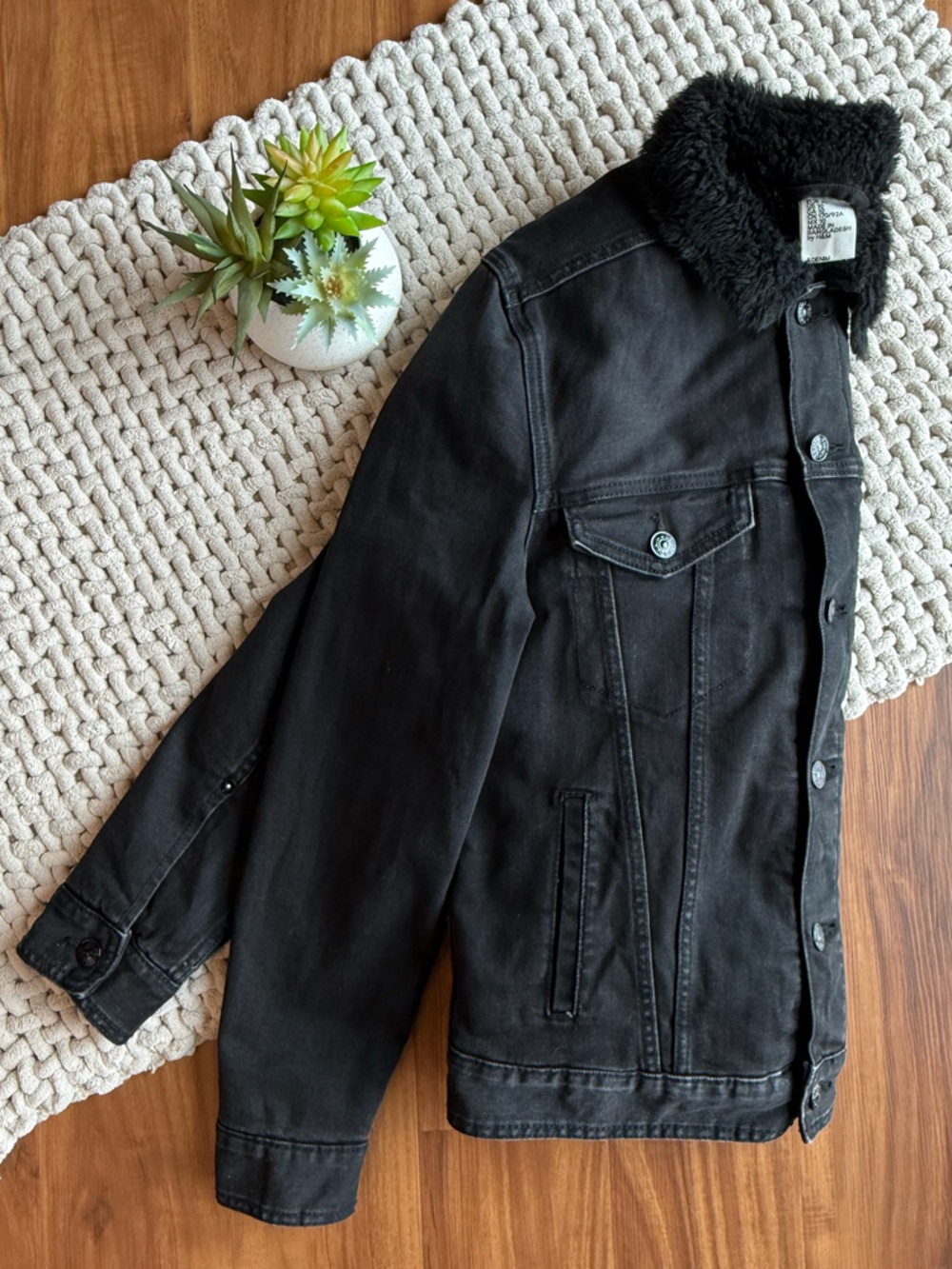H&M &DENIM | Women’s Black Denim Jacket with Faux Sherpa Lining and Collar | 10
